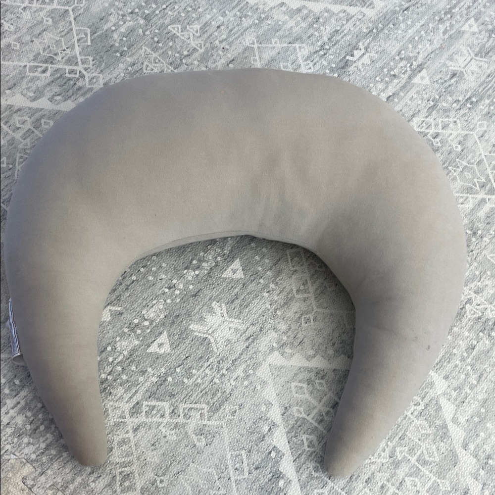 Snuggle Me Organic feeding & support pillow